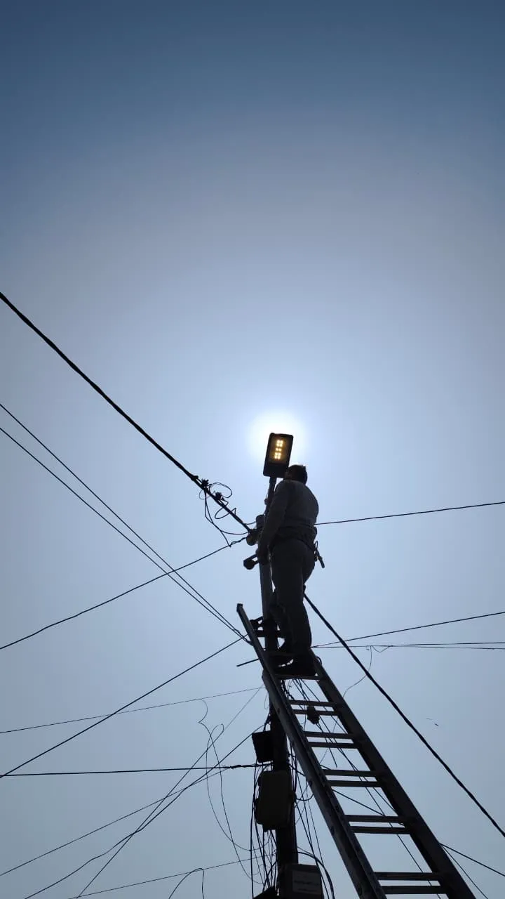 Street light installation photo